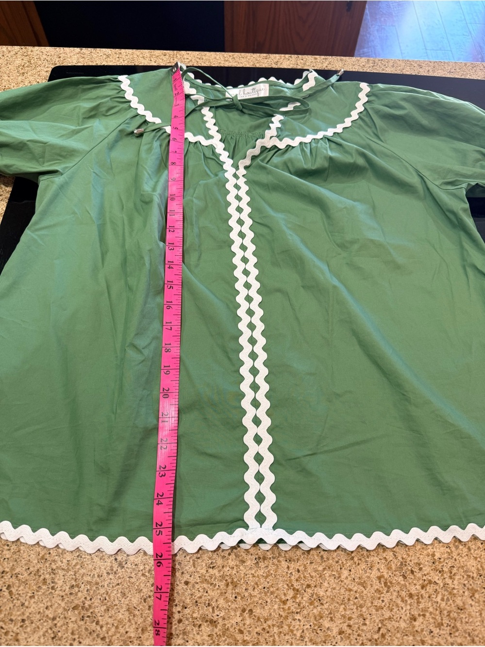 Mad Boutiques Green Puff-Sleeve Blouse with White Rickrack Trim NWOT - Picture 10 of 13